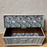 Light grey wood chest