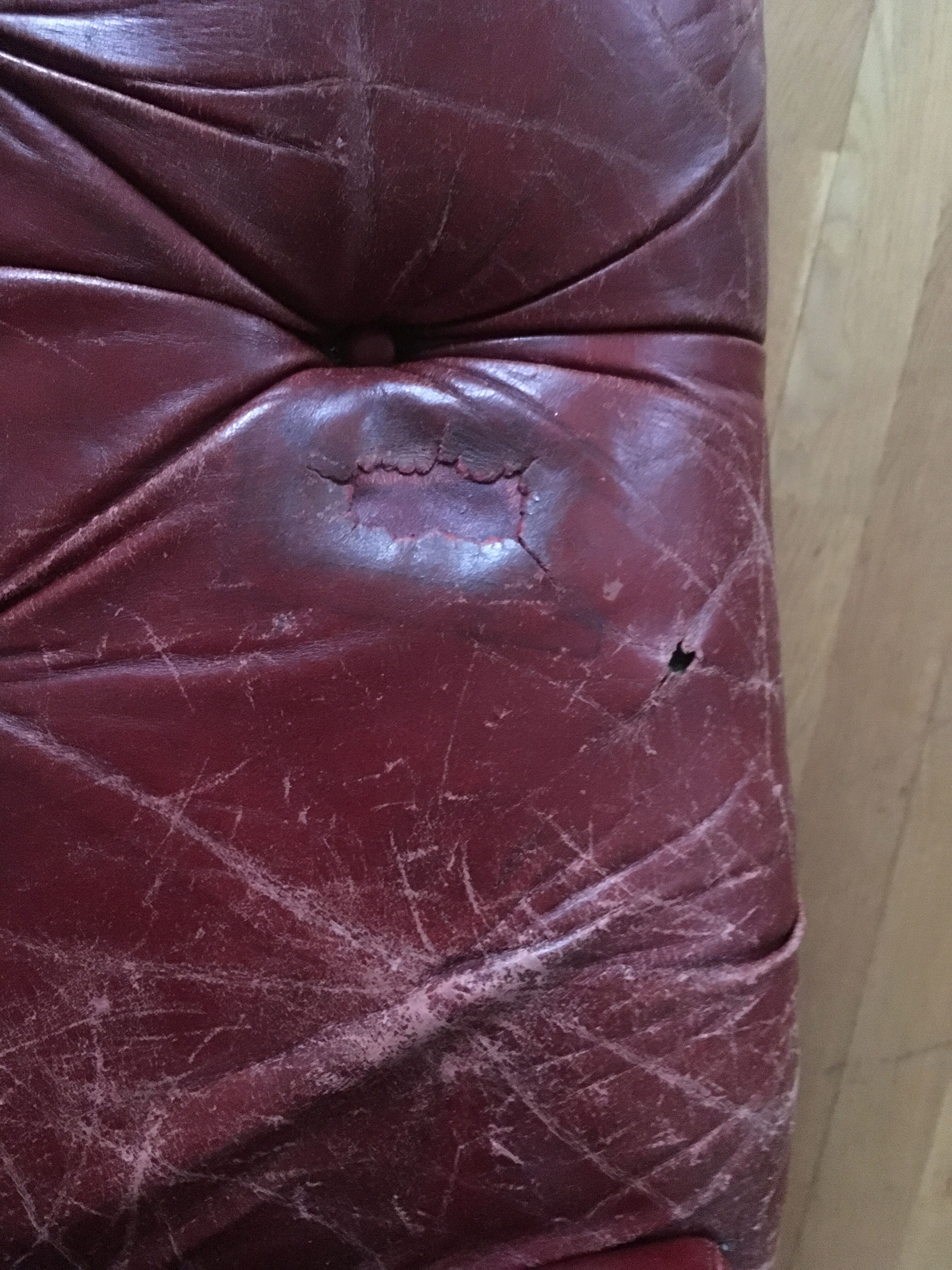 Sofa chesterfield 2-3 places leather bordeaux