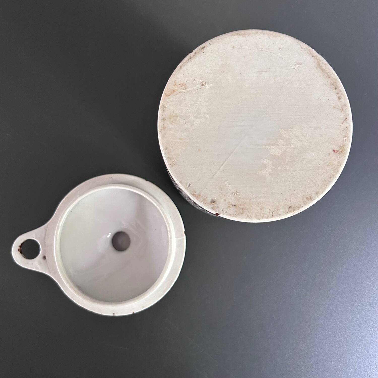 Pollock-style condiment pot