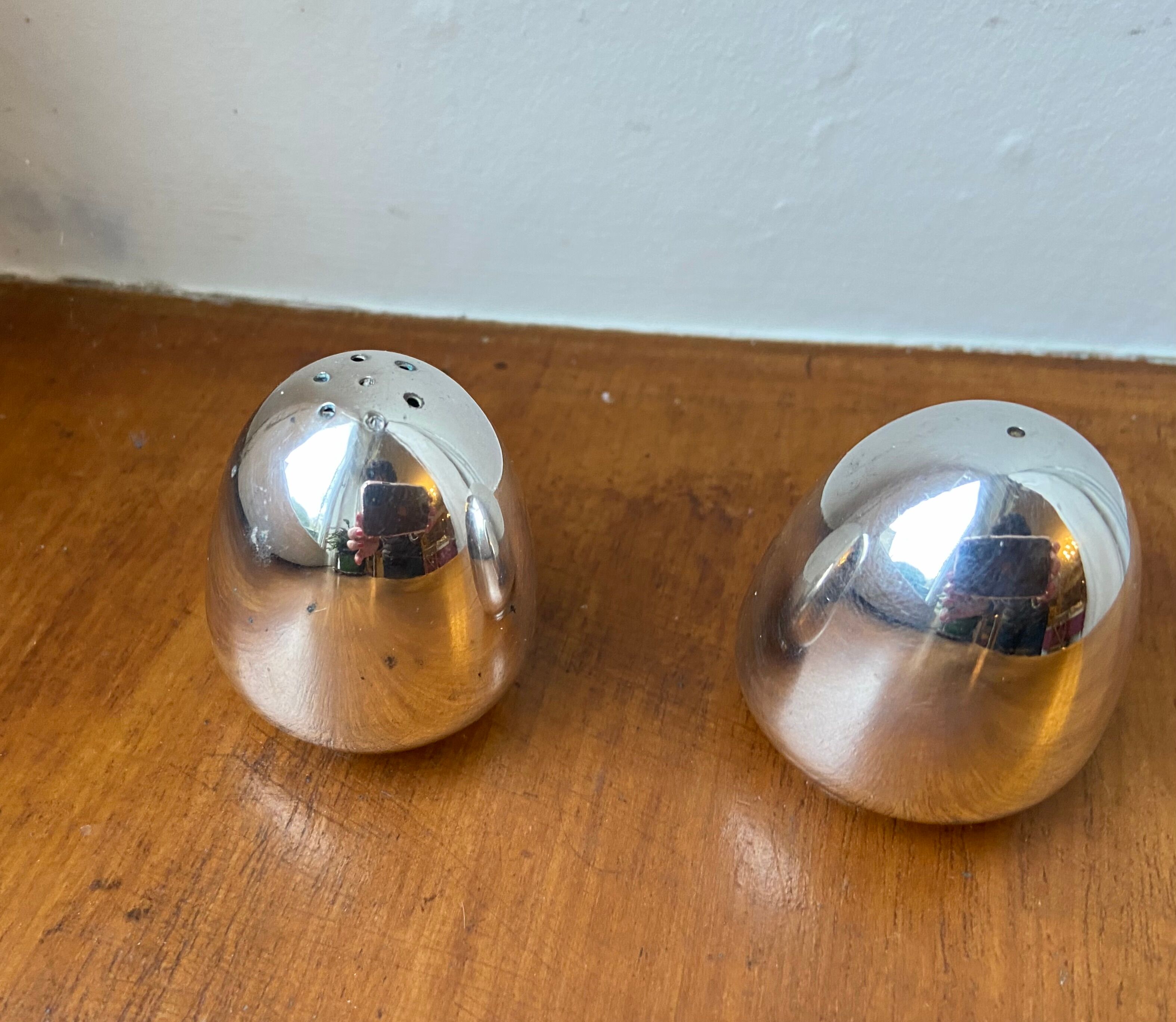 Salt shaker and pepper vintage eggs