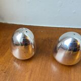 Salt shaker and pepper vintage eggs