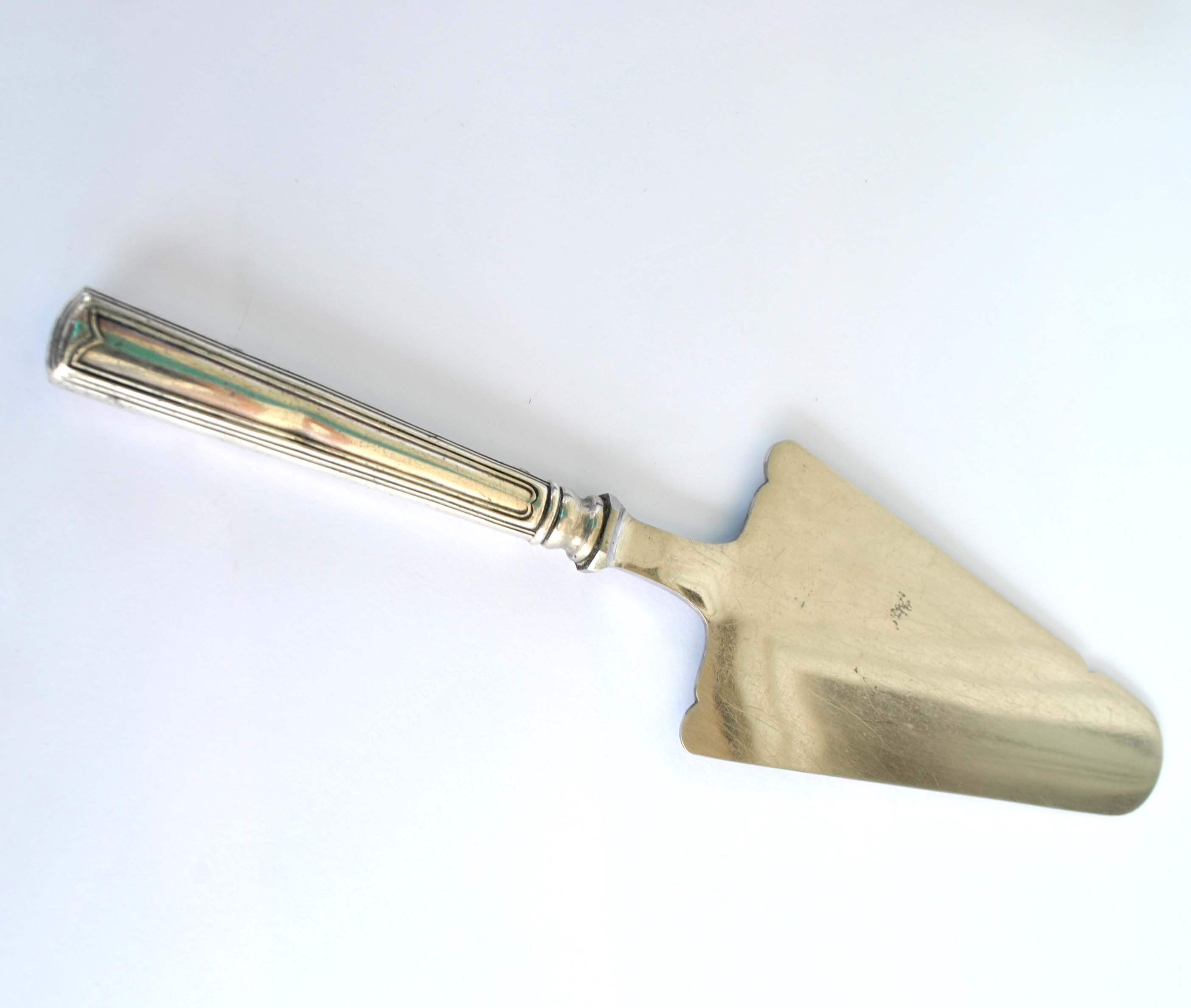 Vintage pie shovel in silver metal and stainless steel blade - Contour net decoration
