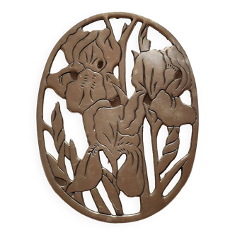 Dessous de plat ou plaque murale laiton iris art nouveau