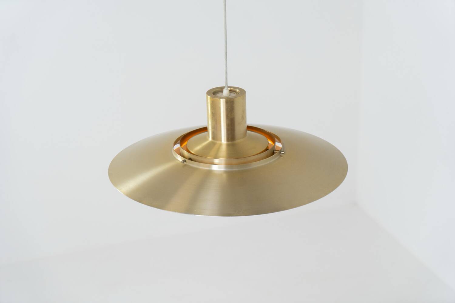Première suspension en laiton « P376 » de Jørgen Kastholm & Preben Fabricius