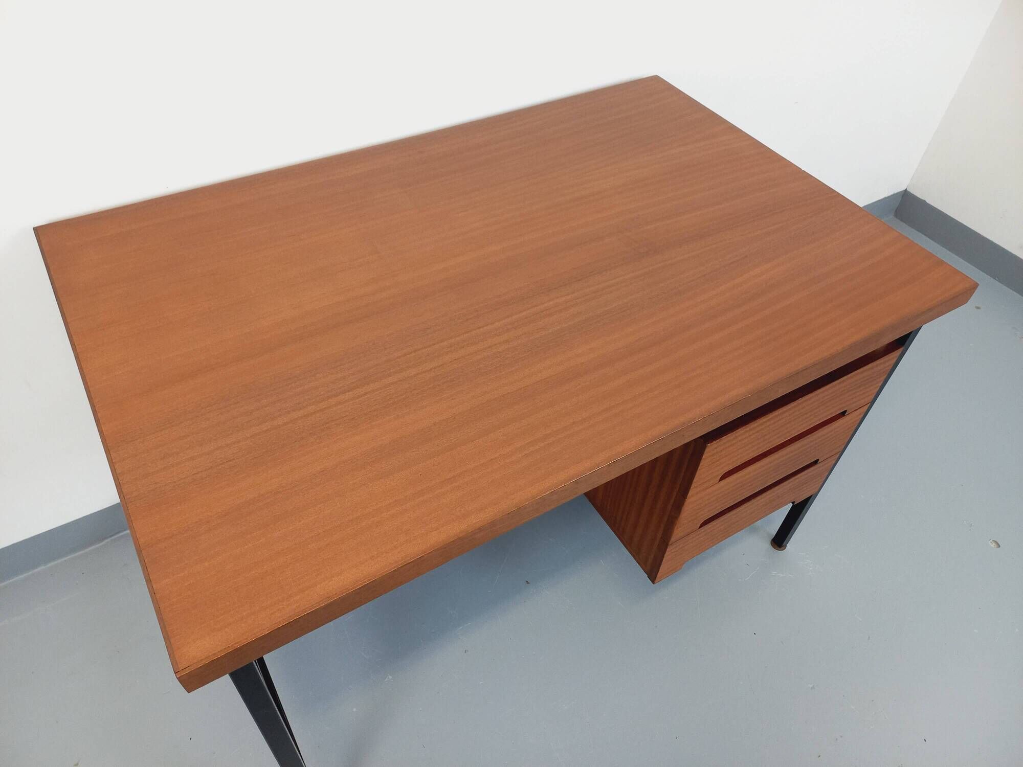 Vintage modernist double-sided desk in mahogany and black metal from the 1960s