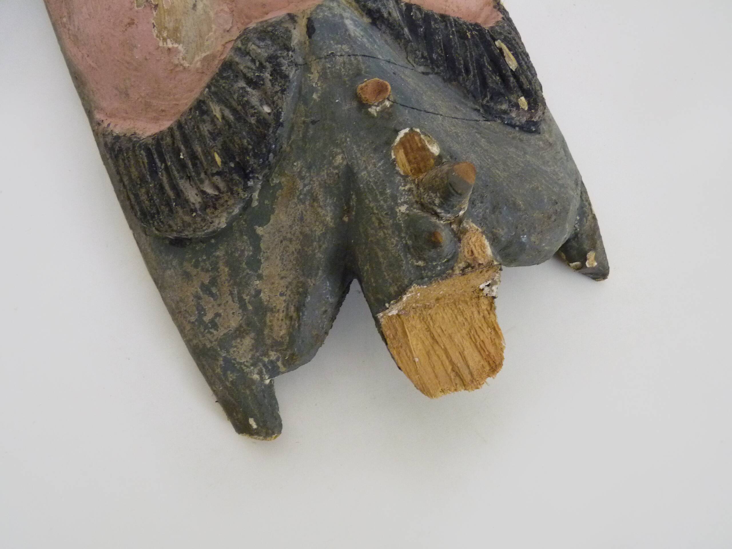 Ancien masque mexicain en bois sculpté polychrome. Années 50