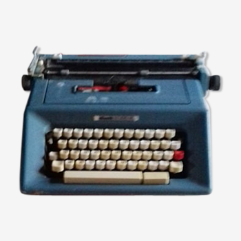 OLIVET I STUDIO 46 typewriter