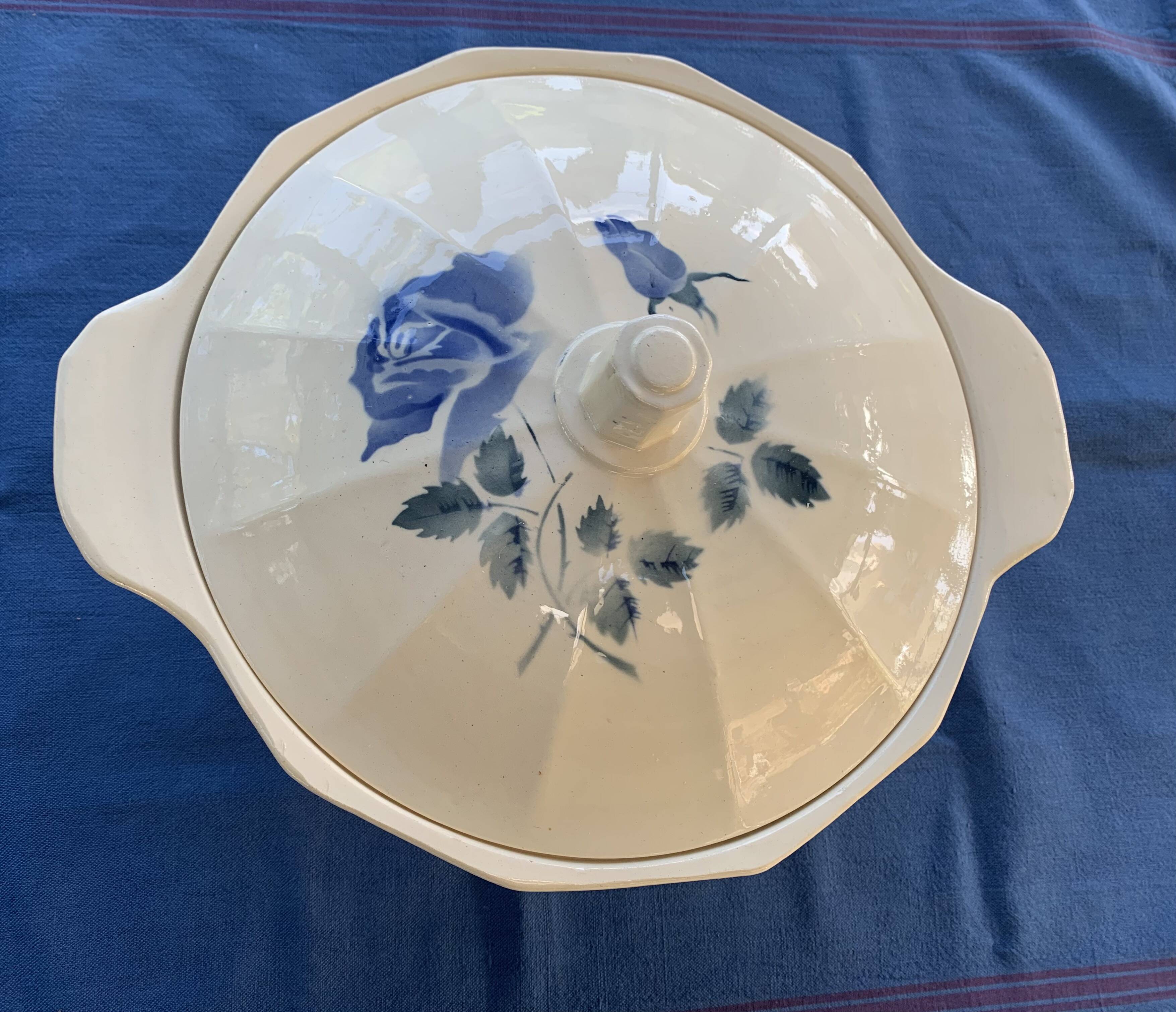 Digoin and Sarreguemines soup tureen, made in France, numbered, art deco