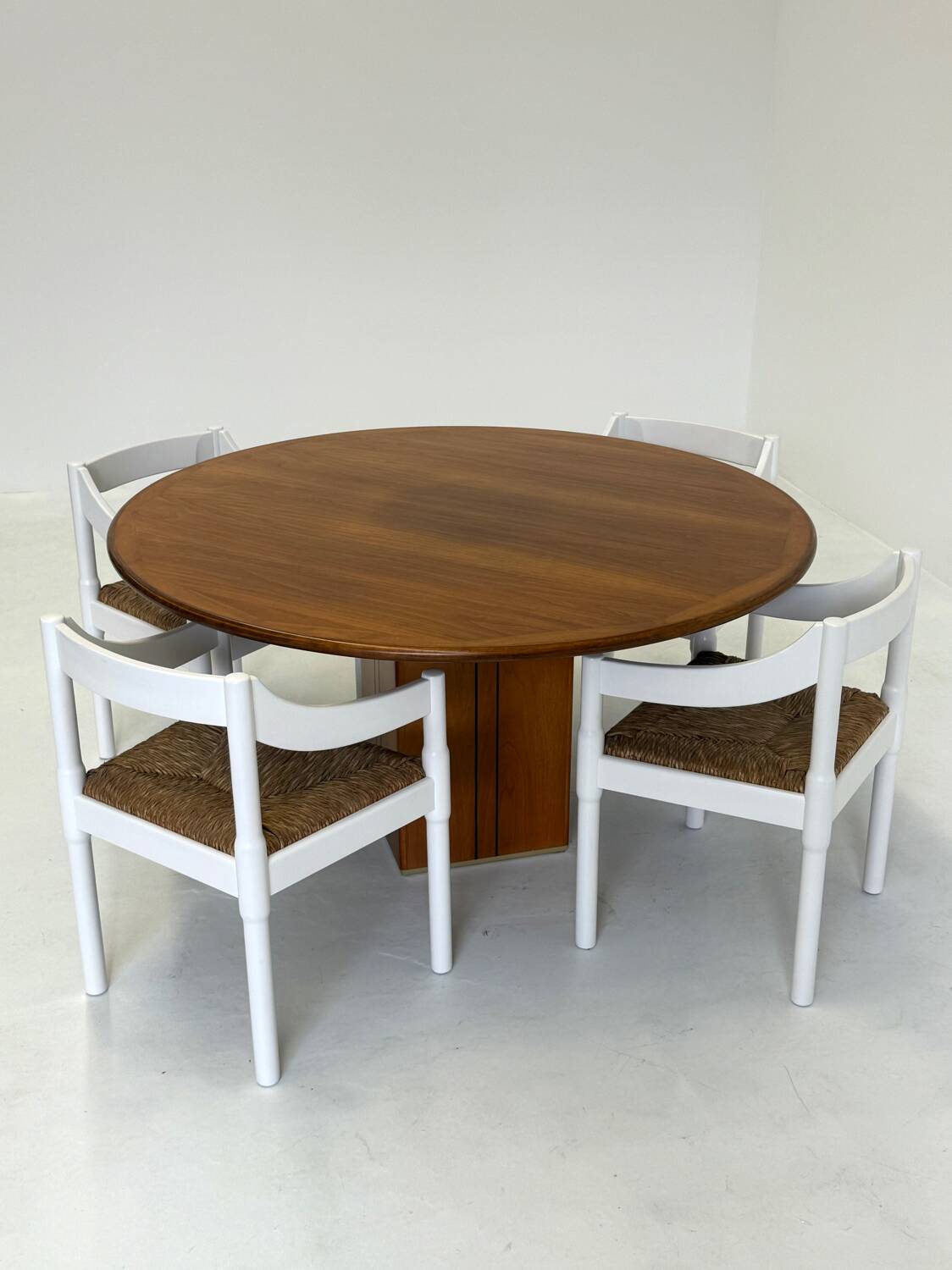 Ensemble de 4 chaises Carimate de Vico Magistretti