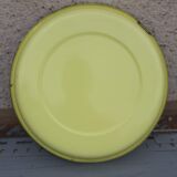Flat basin in enamelled tole