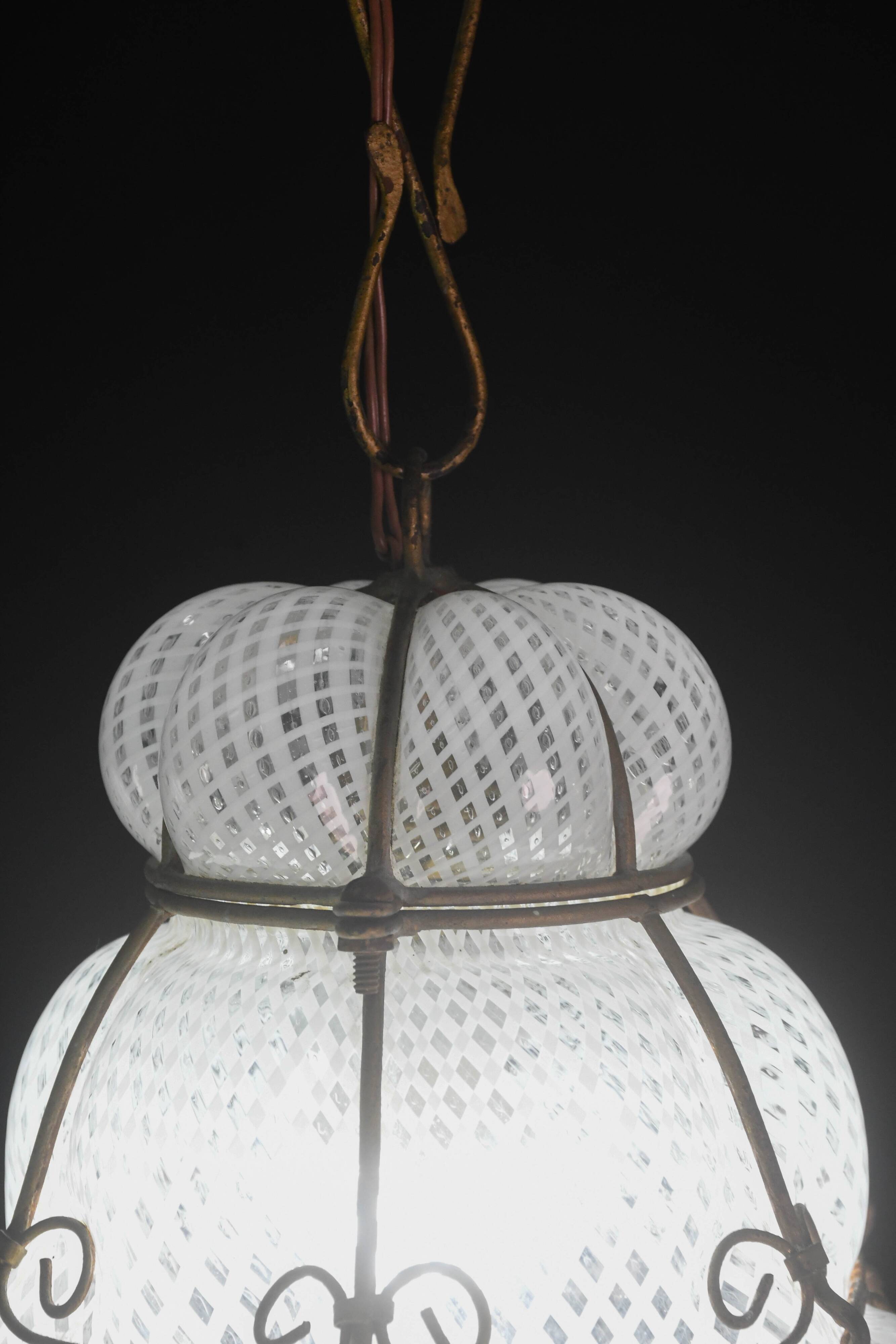 Amazing large Venetian lantern in Murano reticello glass, 1940s