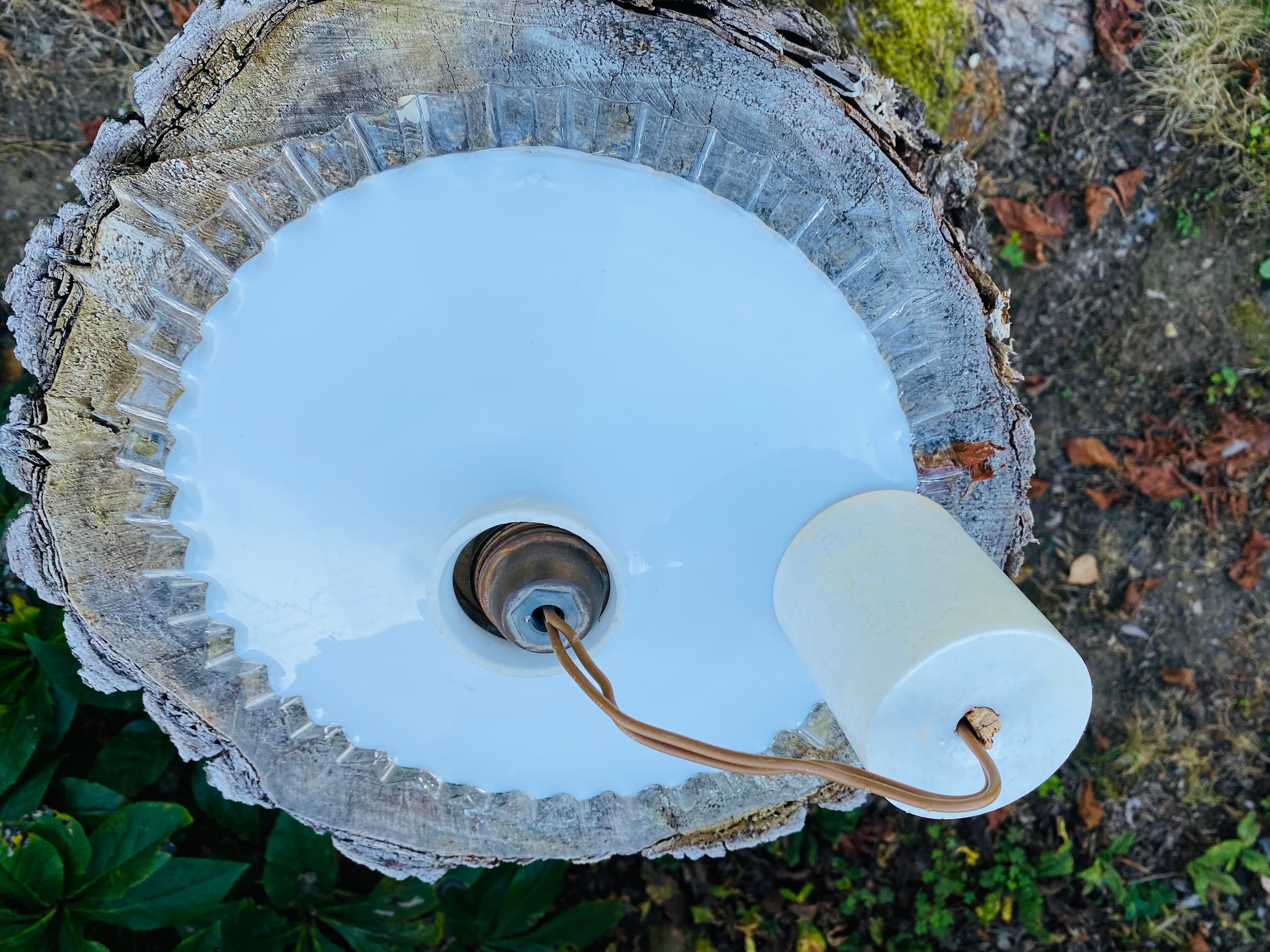 Toothed opaline suspension