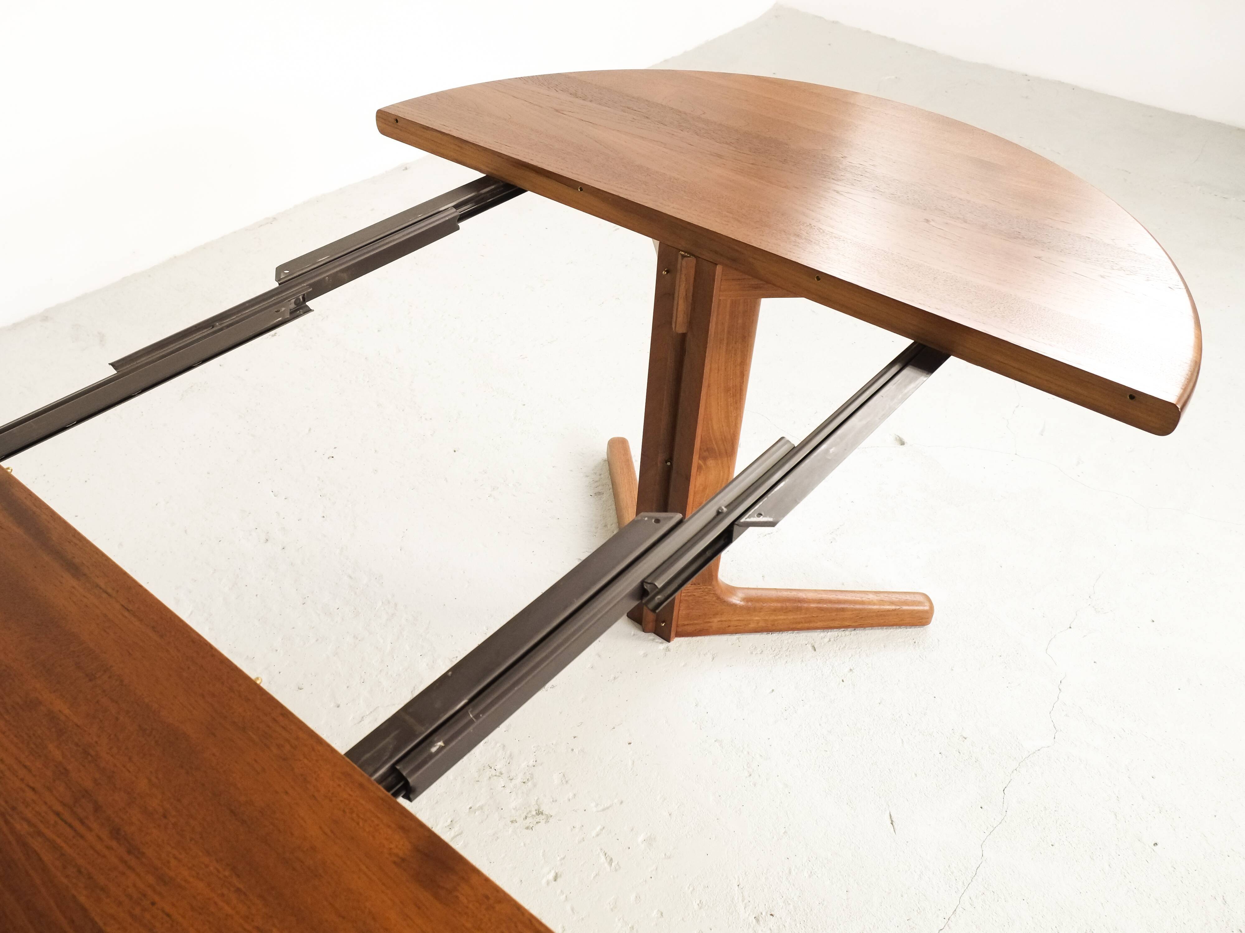 Danish round dining table in teak 1960s