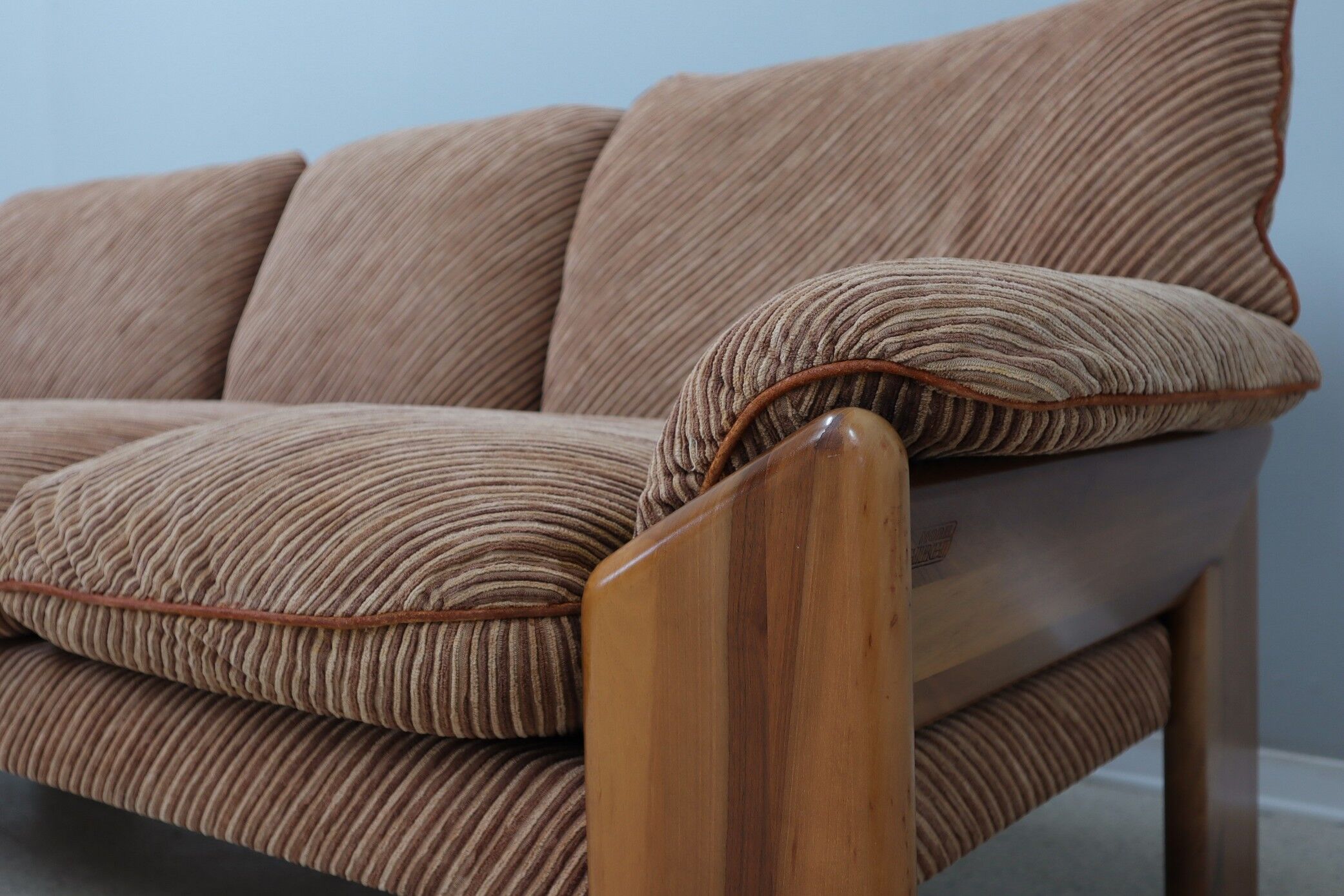 Mobil girgi 3-seater walnut sofa 1970s