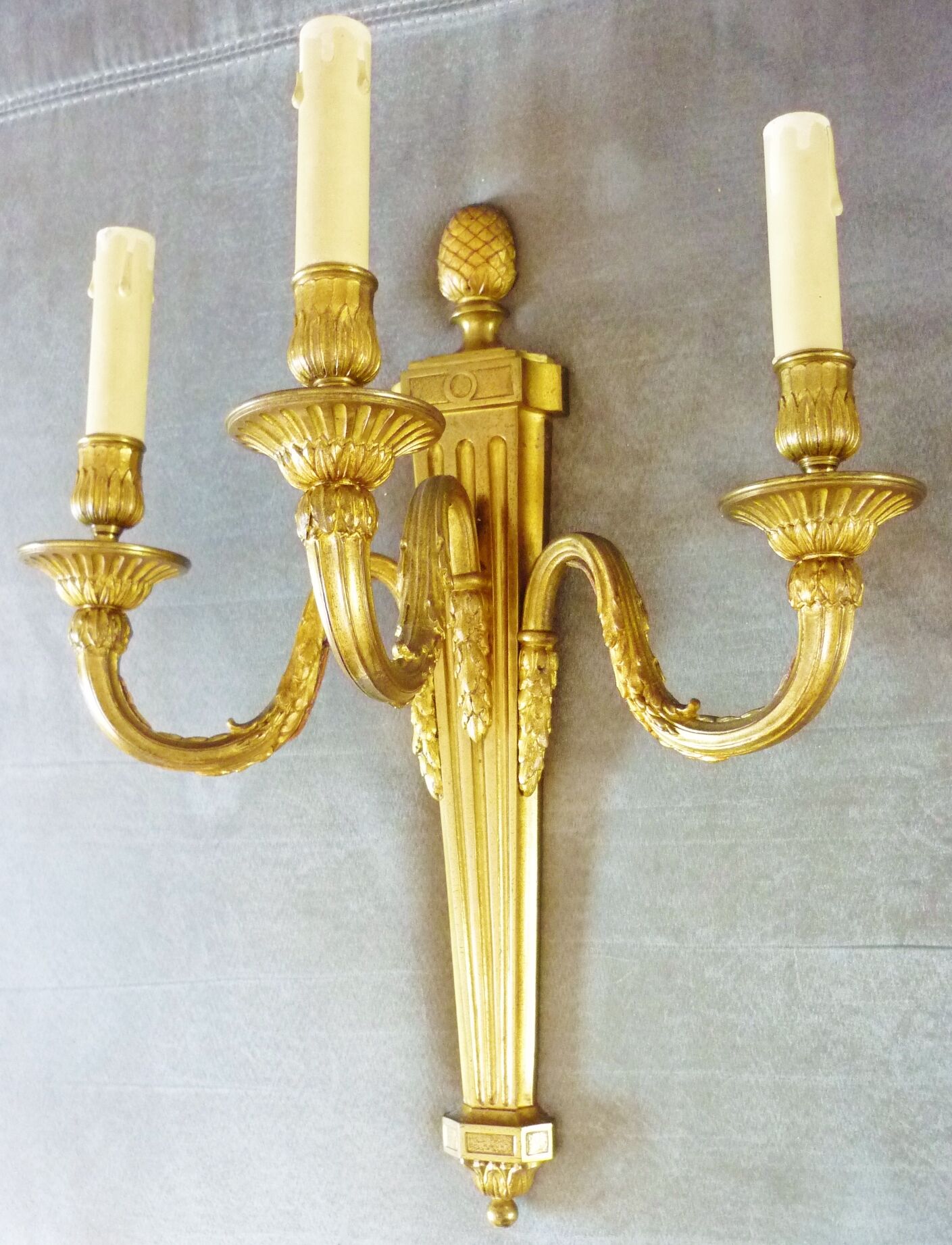 Huge wall lamp in gilded bronze Louis XVI style, three branches, late nineteenth