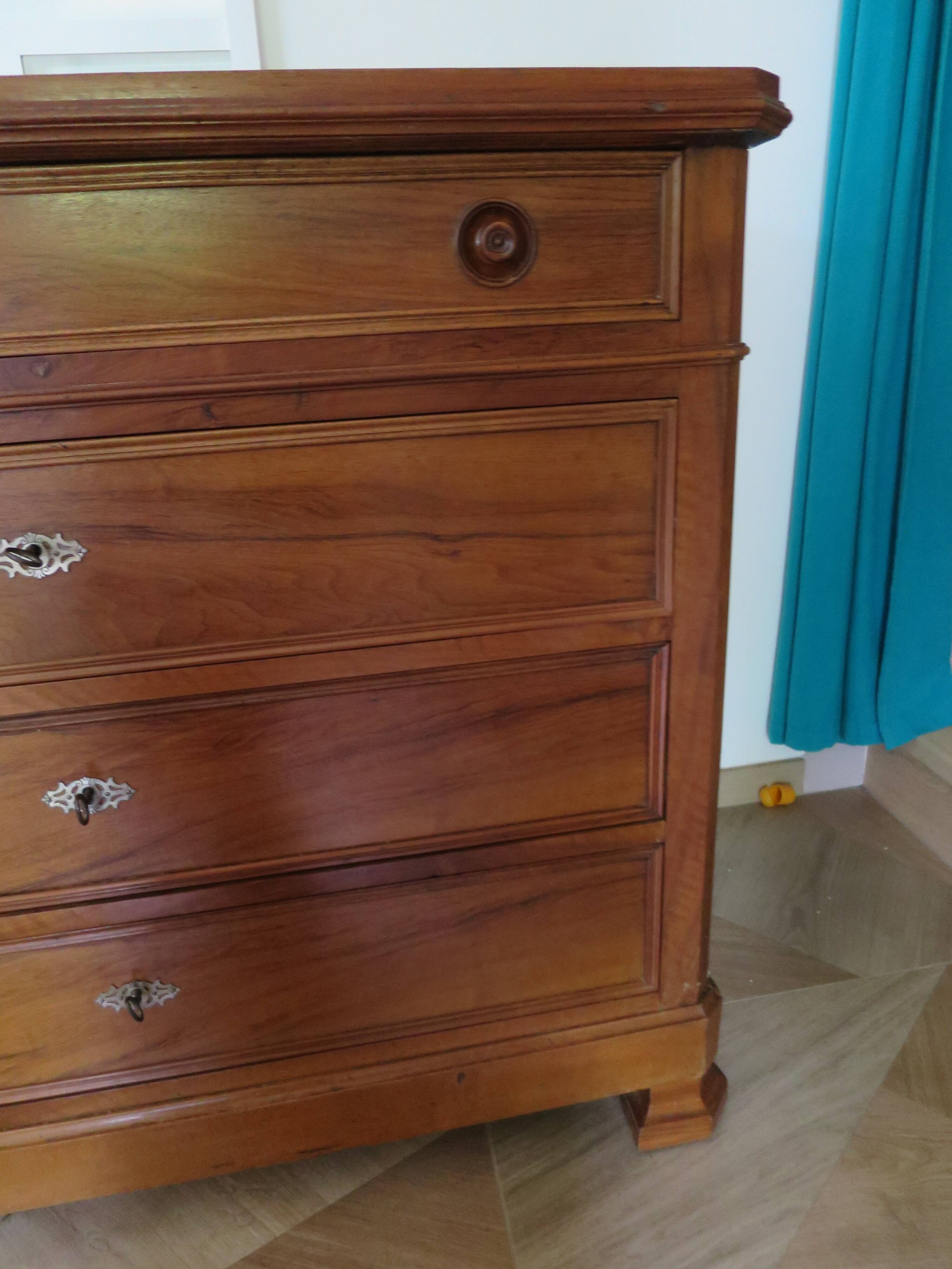 Rare - Pretty old chest of drawers with 4 drawers and 3 locks - In walnut - 1930