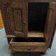 Meuble en bois sculpté