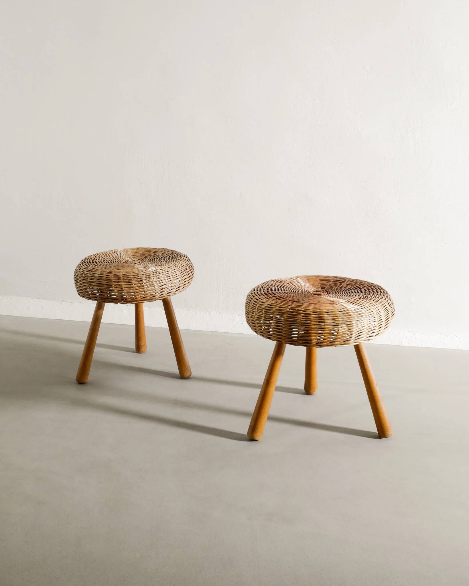 Tabourets danois en rotin et bois du milieu du siècle, attribués à Tony Paul, années 1960