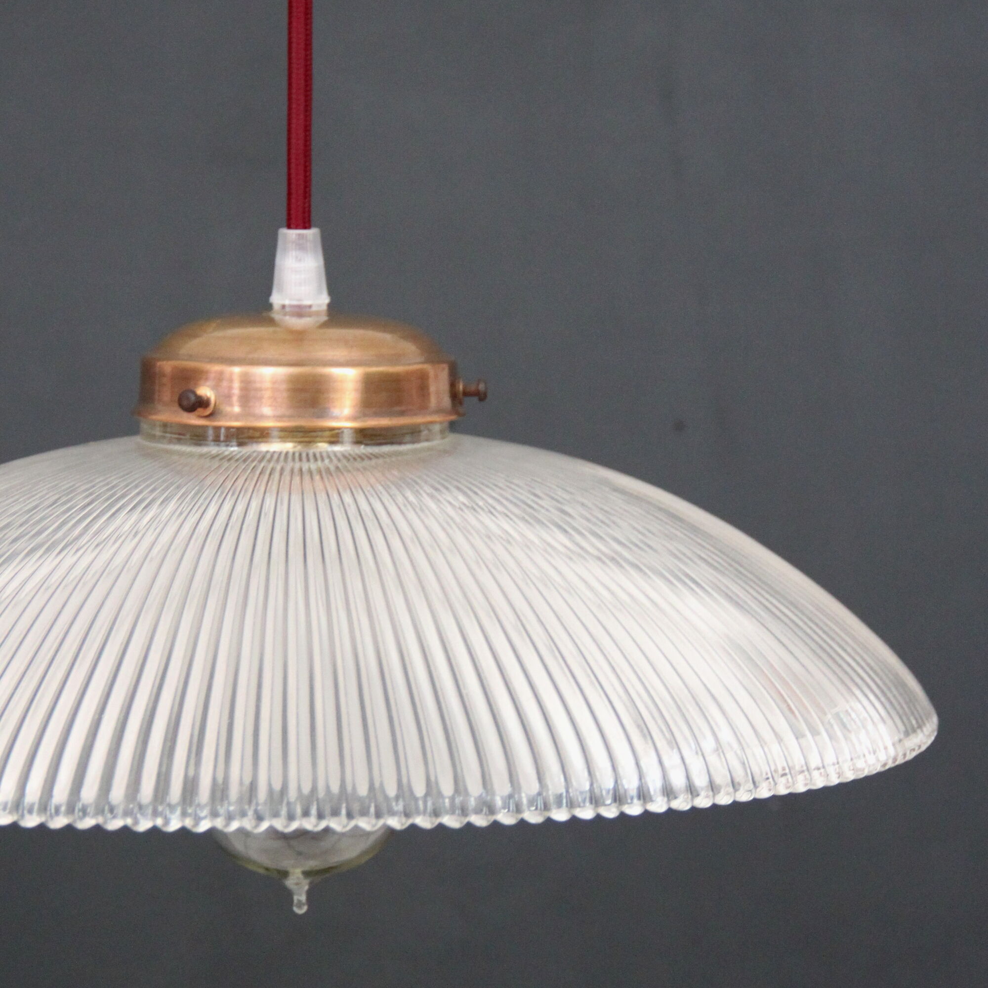 Suspension old striated glass