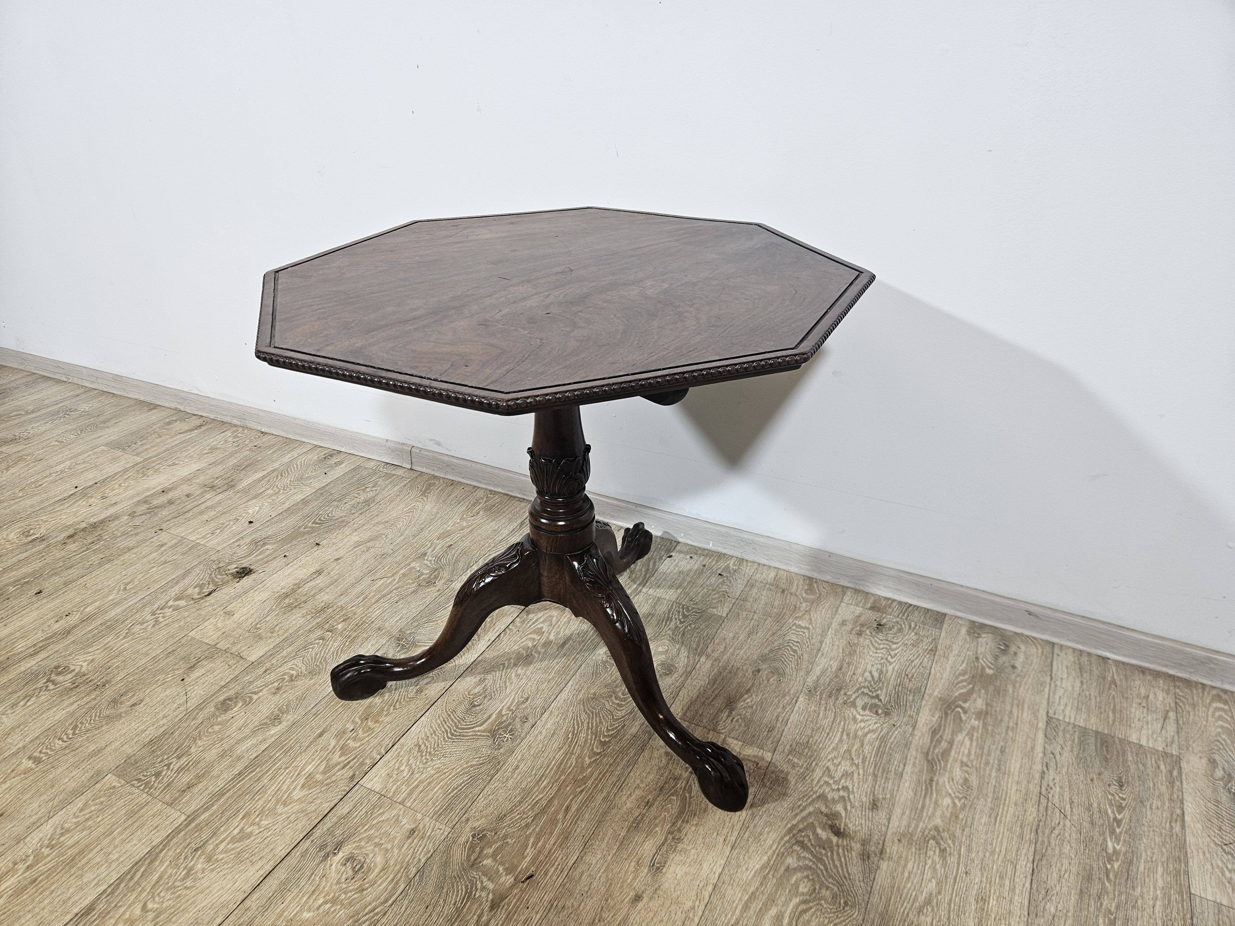 Table basse Chippendale du milieu du XIXe siècle