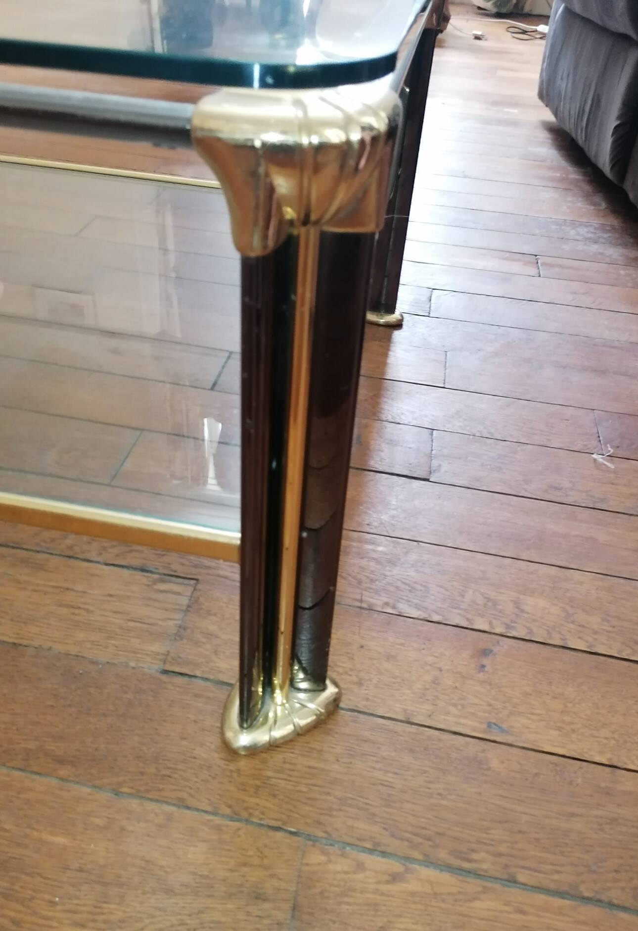 Table basse en métal, laiton et verre - Années 60-70.