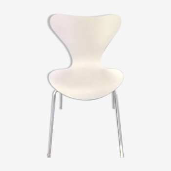 Serie 7 chair by Arne Jacobsen for fritz hansen