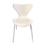 Serie 7 chair by Arne Jacobsen for fritz hansen