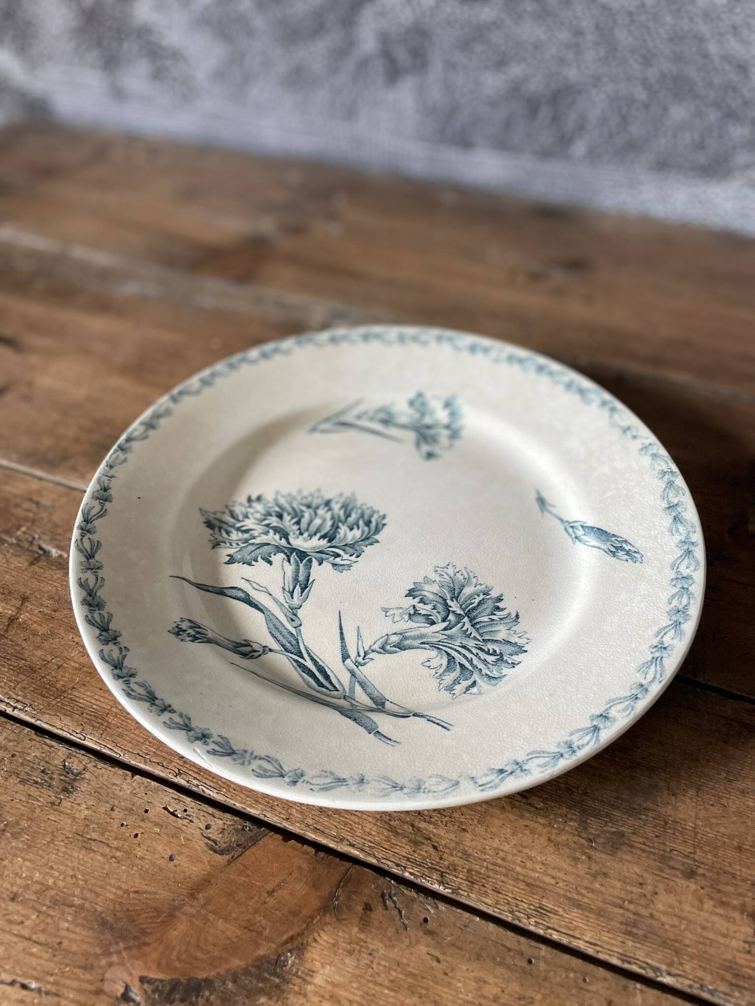 Ironstone plate Oeillet KG Luneville
