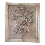 Grand fronton, panneau en bois de noyer finement sculpté, élément mural ancien