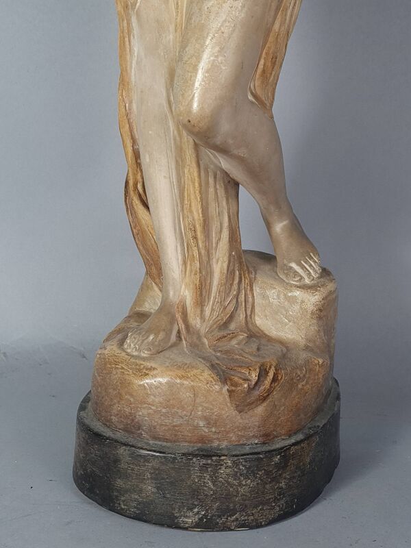 Sculpture céramique Femme et cruche ceinture opale Goldscheider vers 1900, 60 cm C155