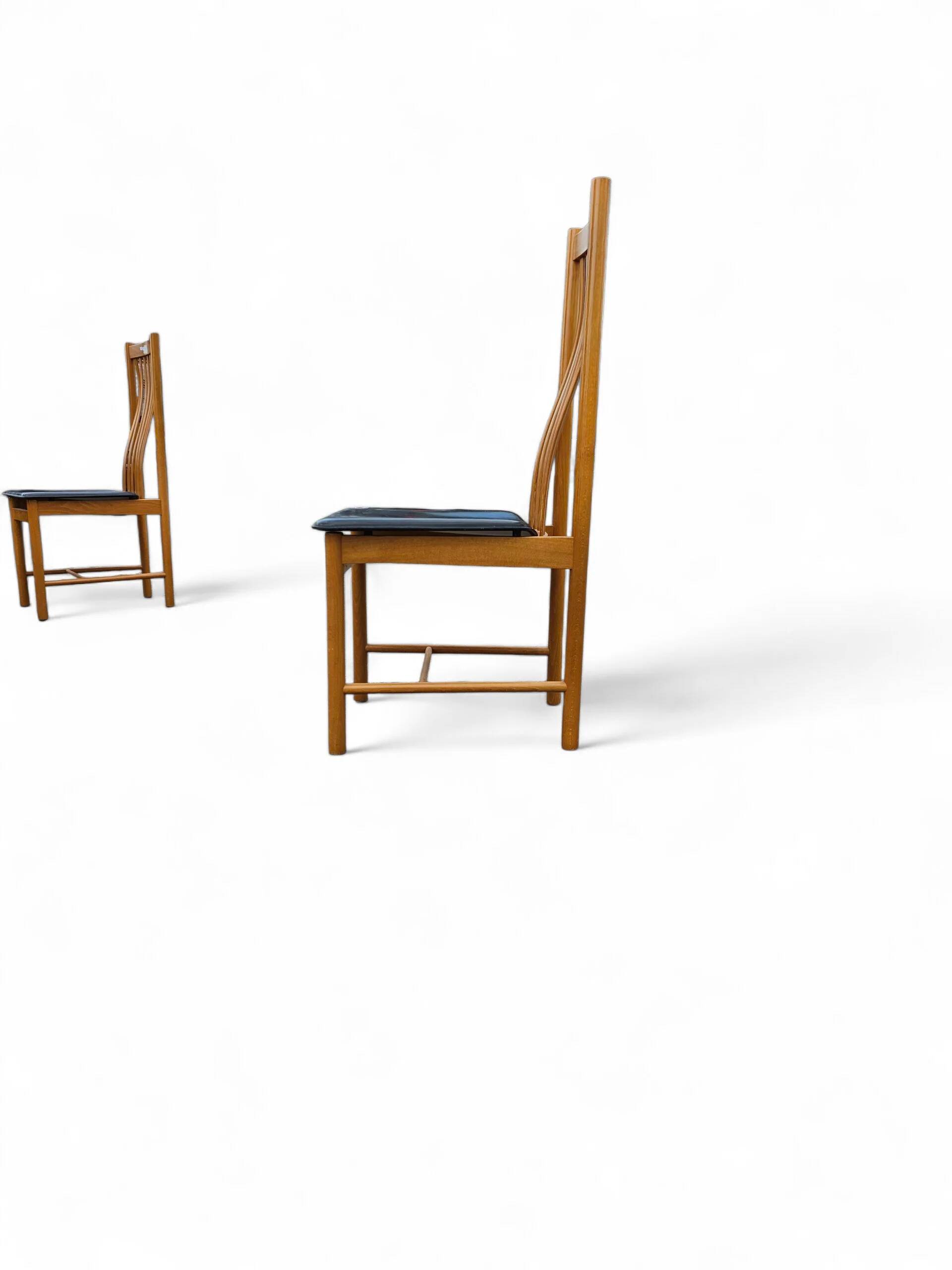 4 x Bros Nova chairs / leather seats