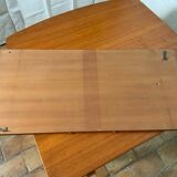 Extendable dining table