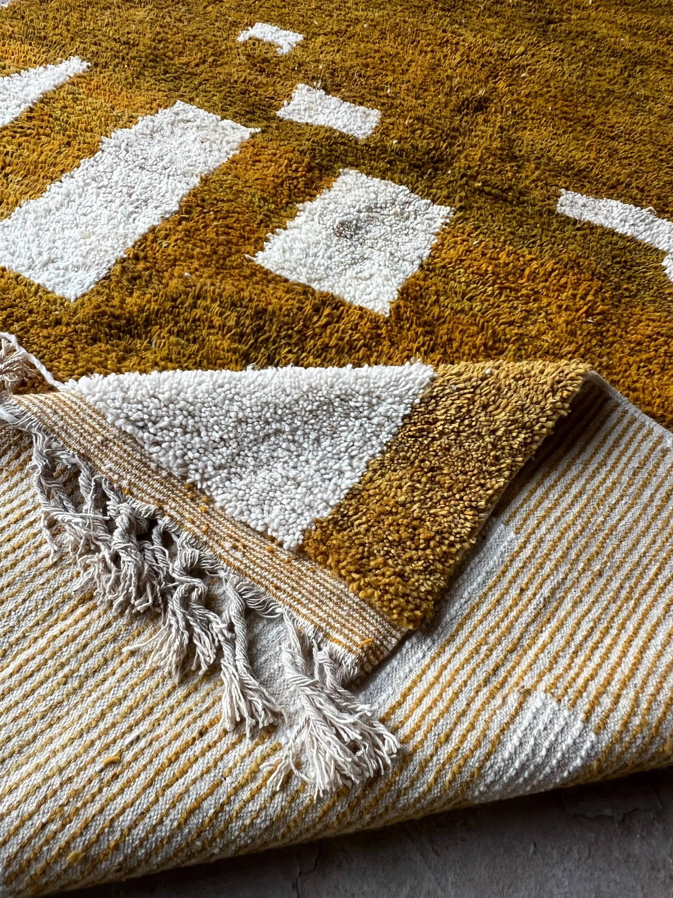 Moroccan wool rug handwoven 2.5x1.5 m