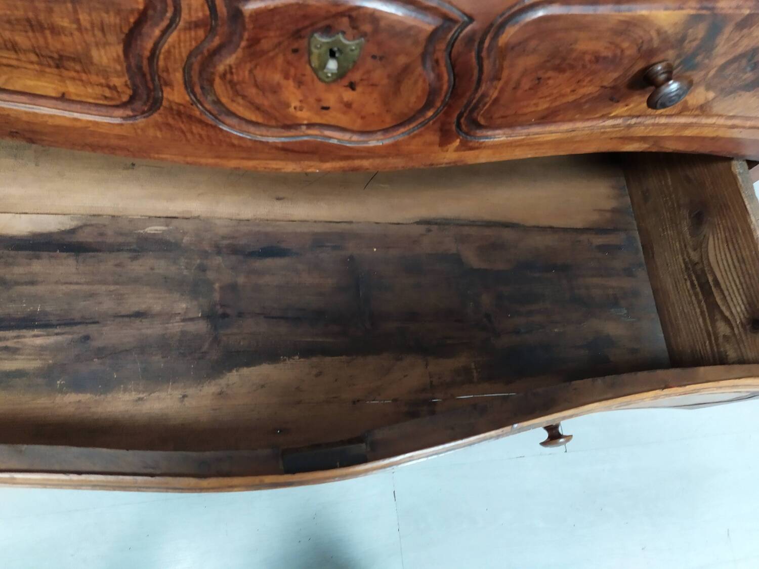 Louis XV chest of drawers