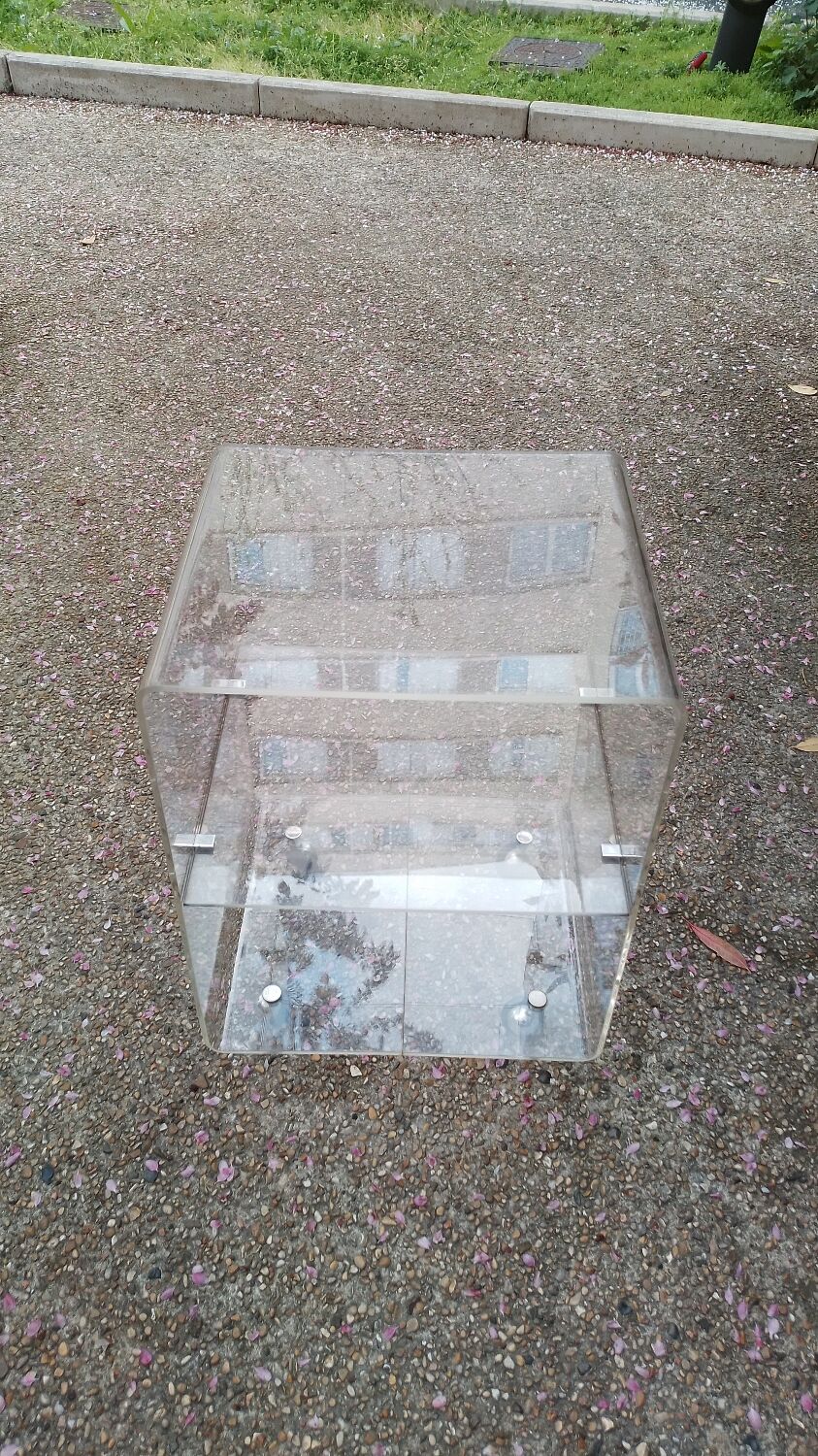 Meuble en plexiglas