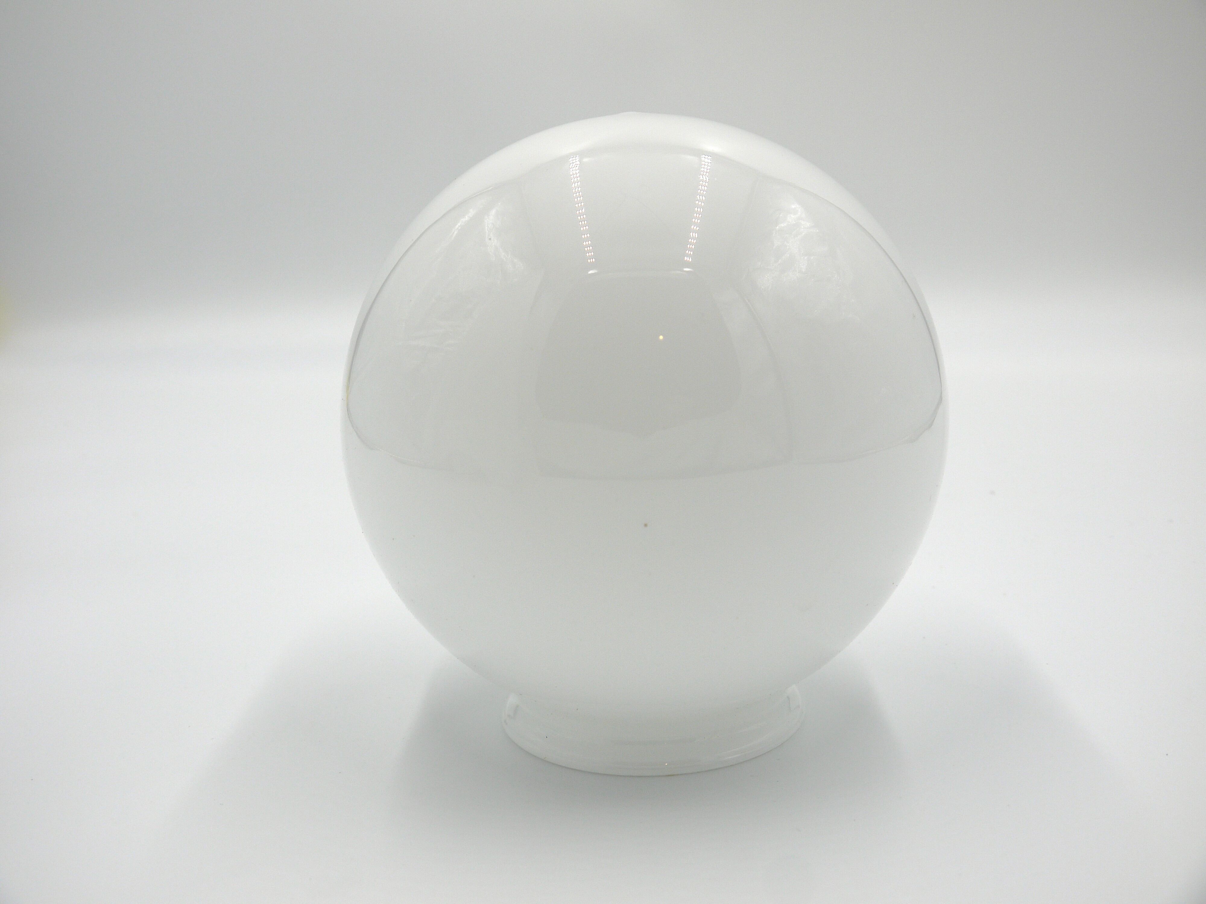 White glass globe ø15cm
