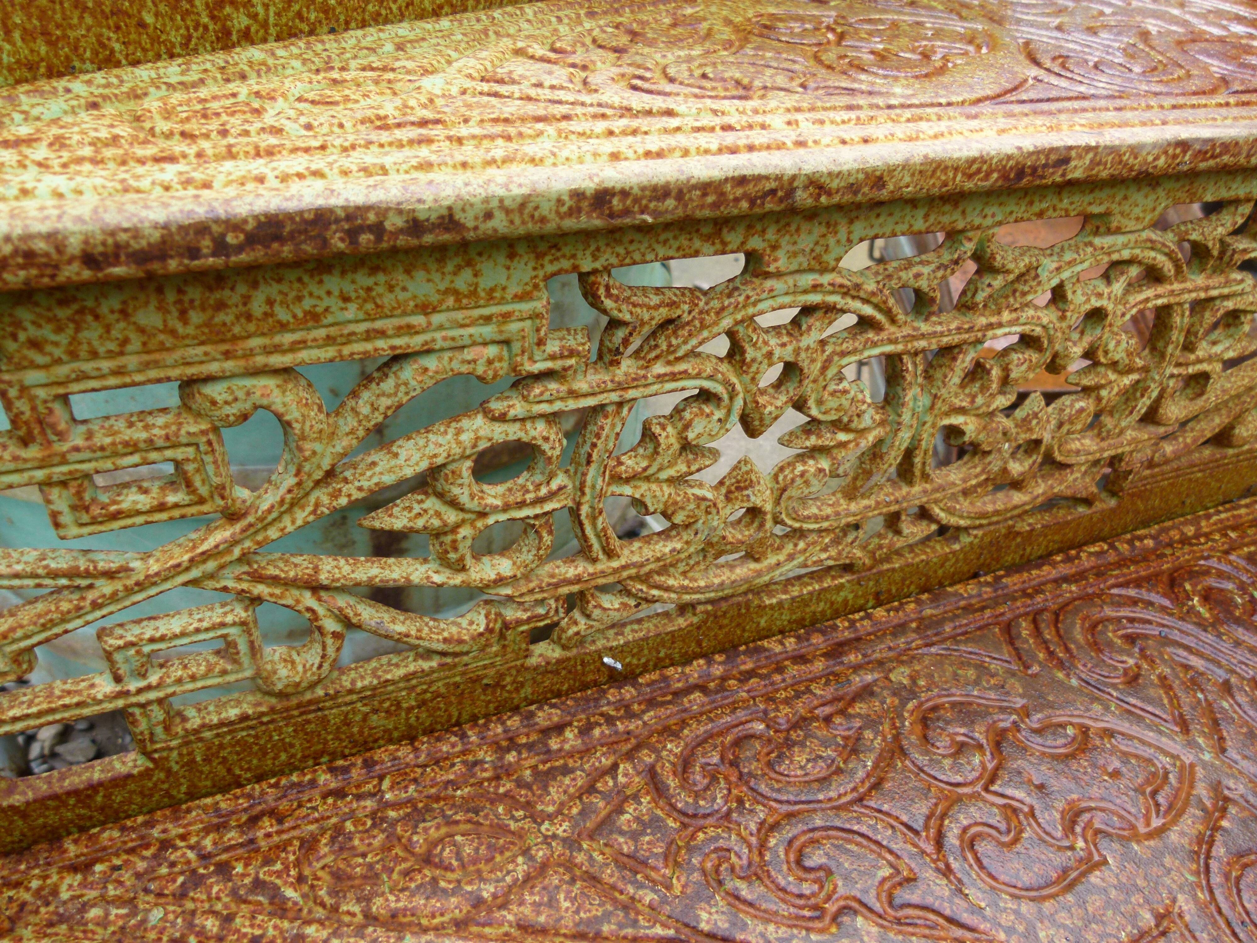 XXeme iron-cast spiral staircase