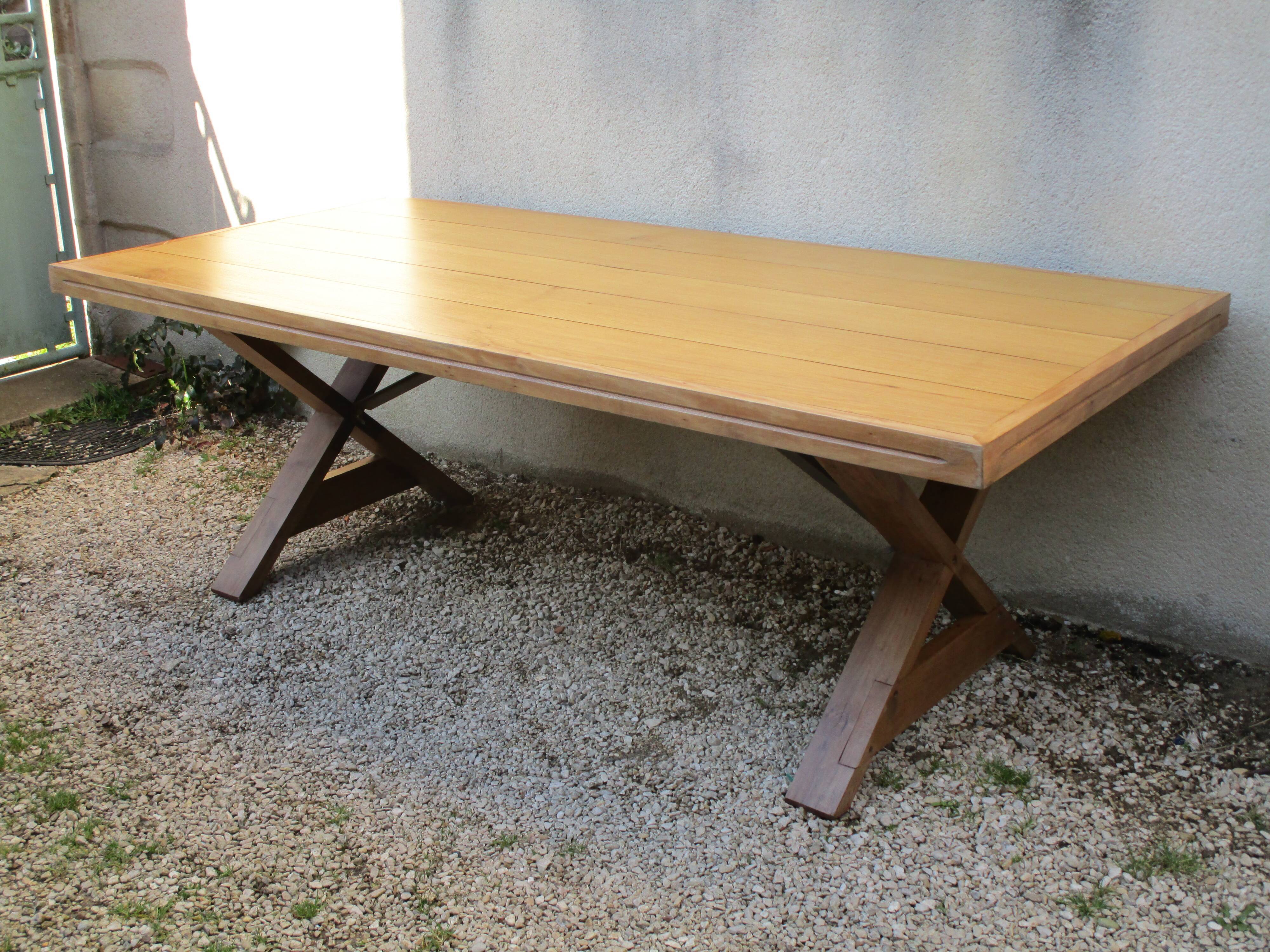 Table two folding legs