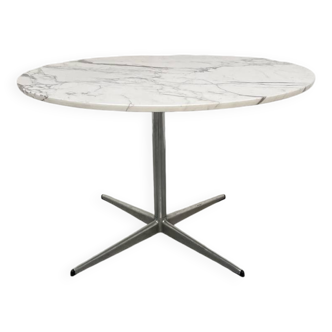 Table 60s marbre et piètement croix chromé