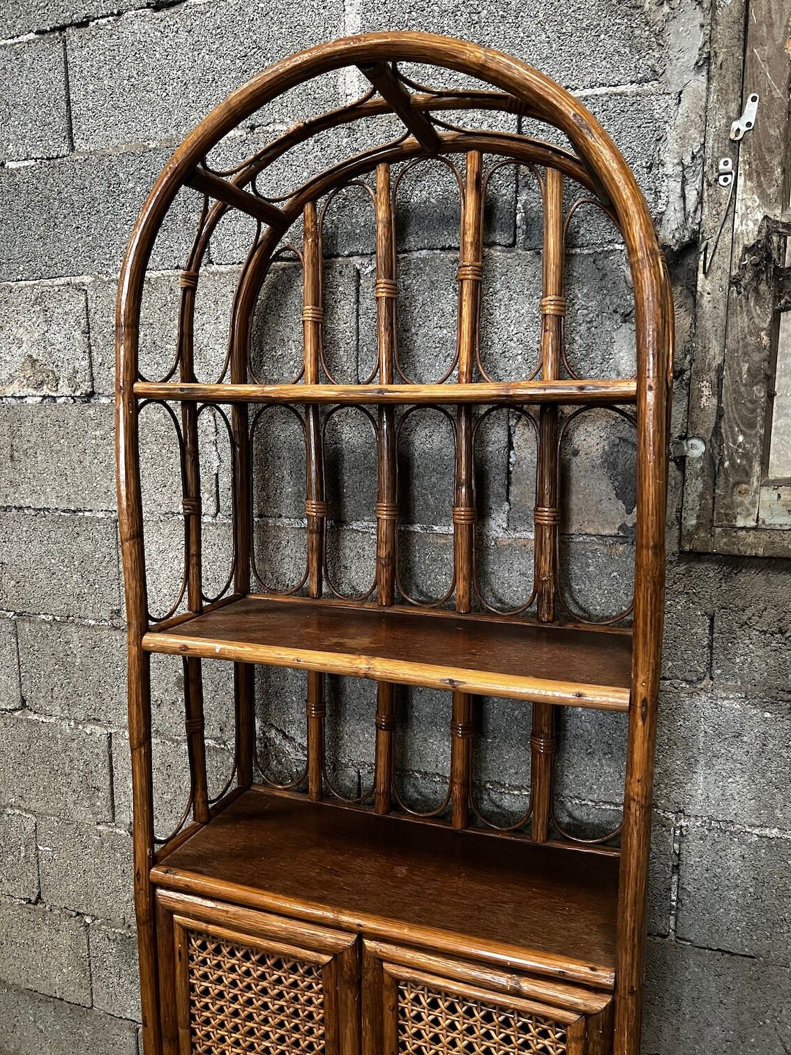 Bookcase vintage rattan, wood and canning shelf