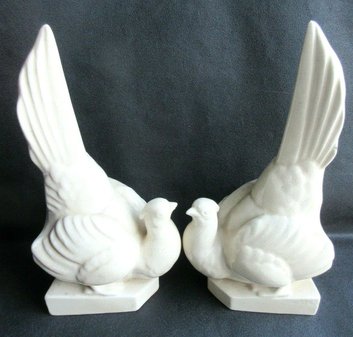 Cracked white ceramic Art Deco book-snables: Birds, Doves