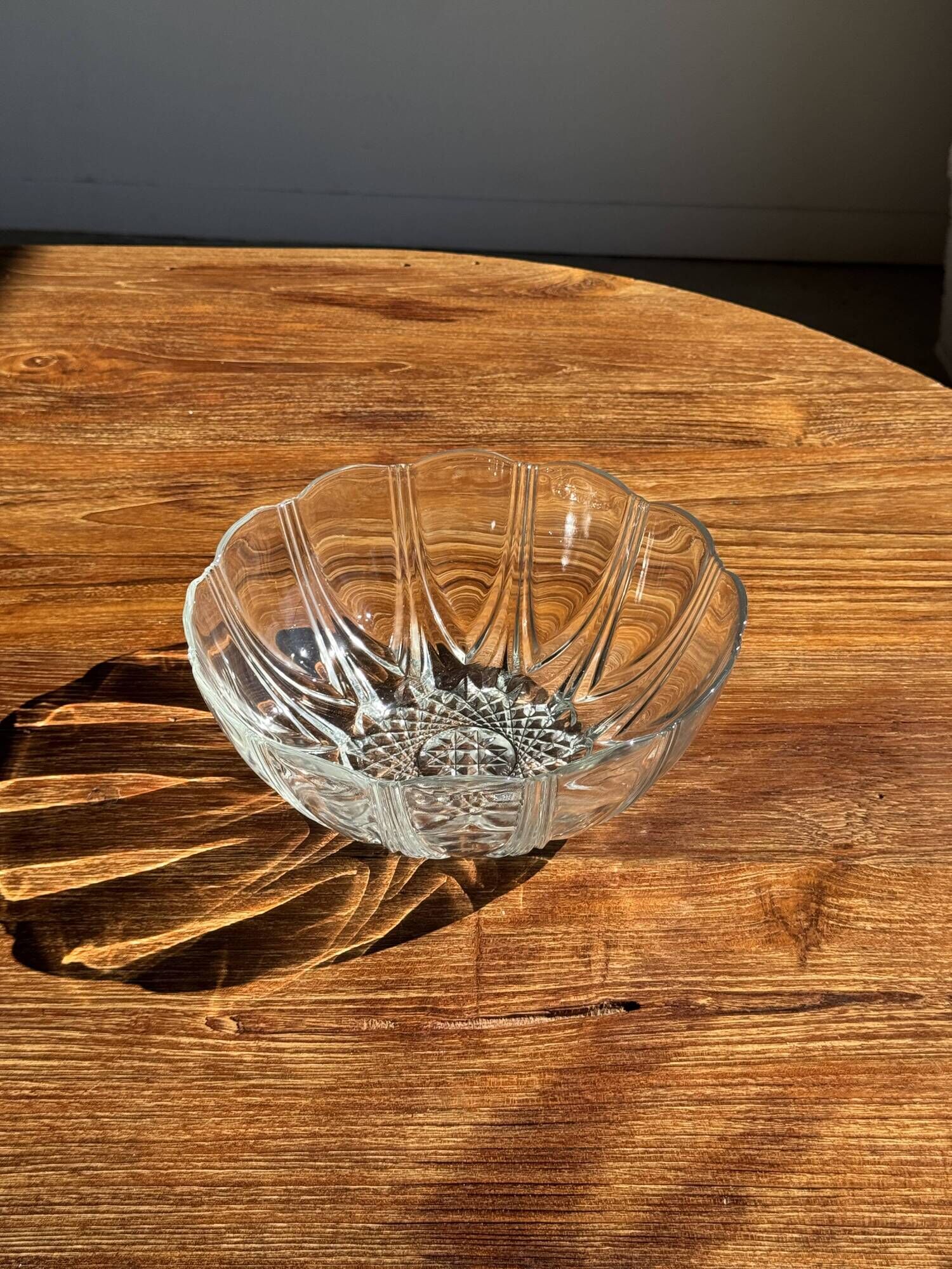 Small vintage Arcoroc Codec glass salad bowl with stylized petal patterns
