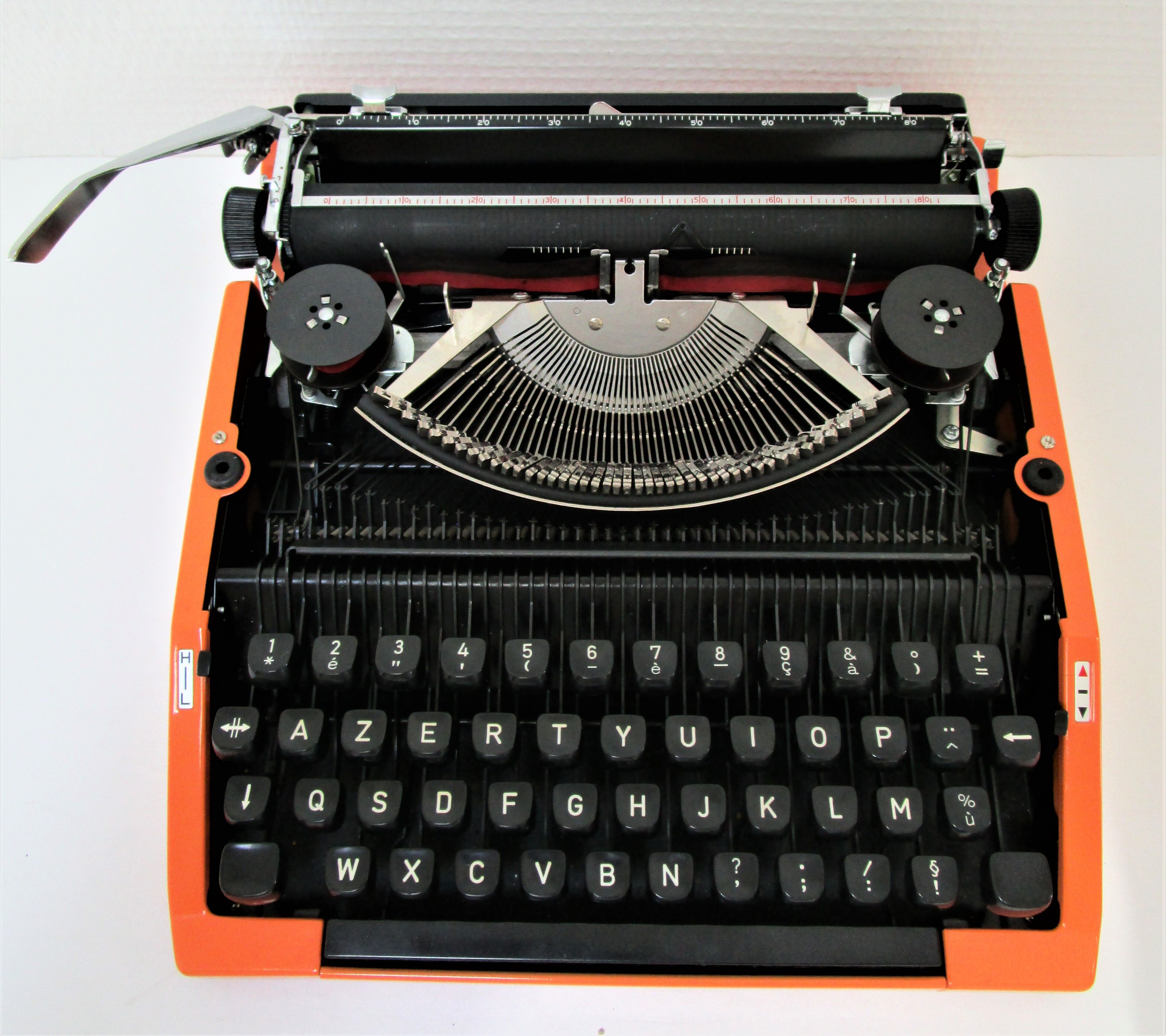 Silver Reed 200 orange metal typewriter made in Japan 70s
