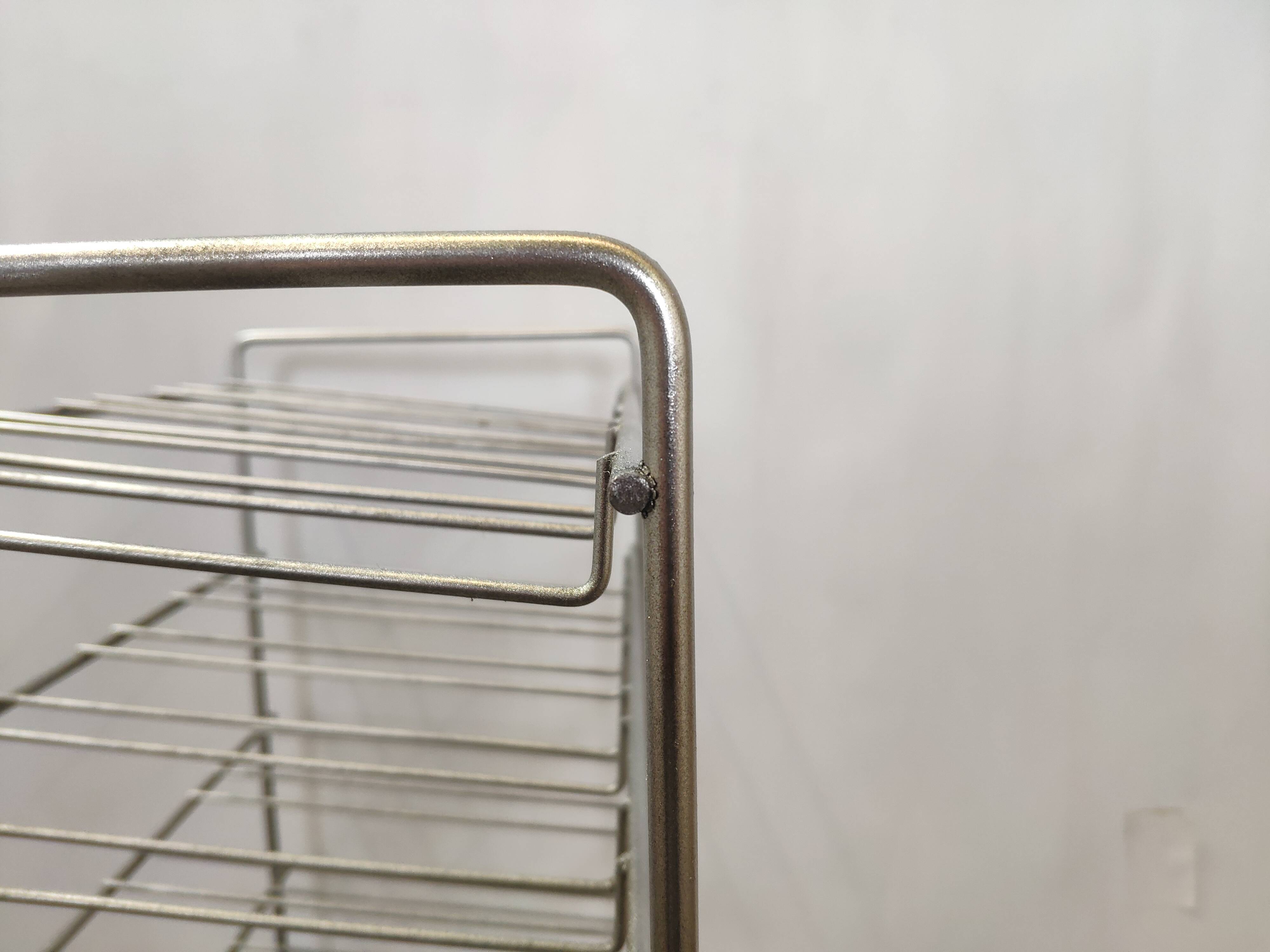 Metal bottle shelf locker