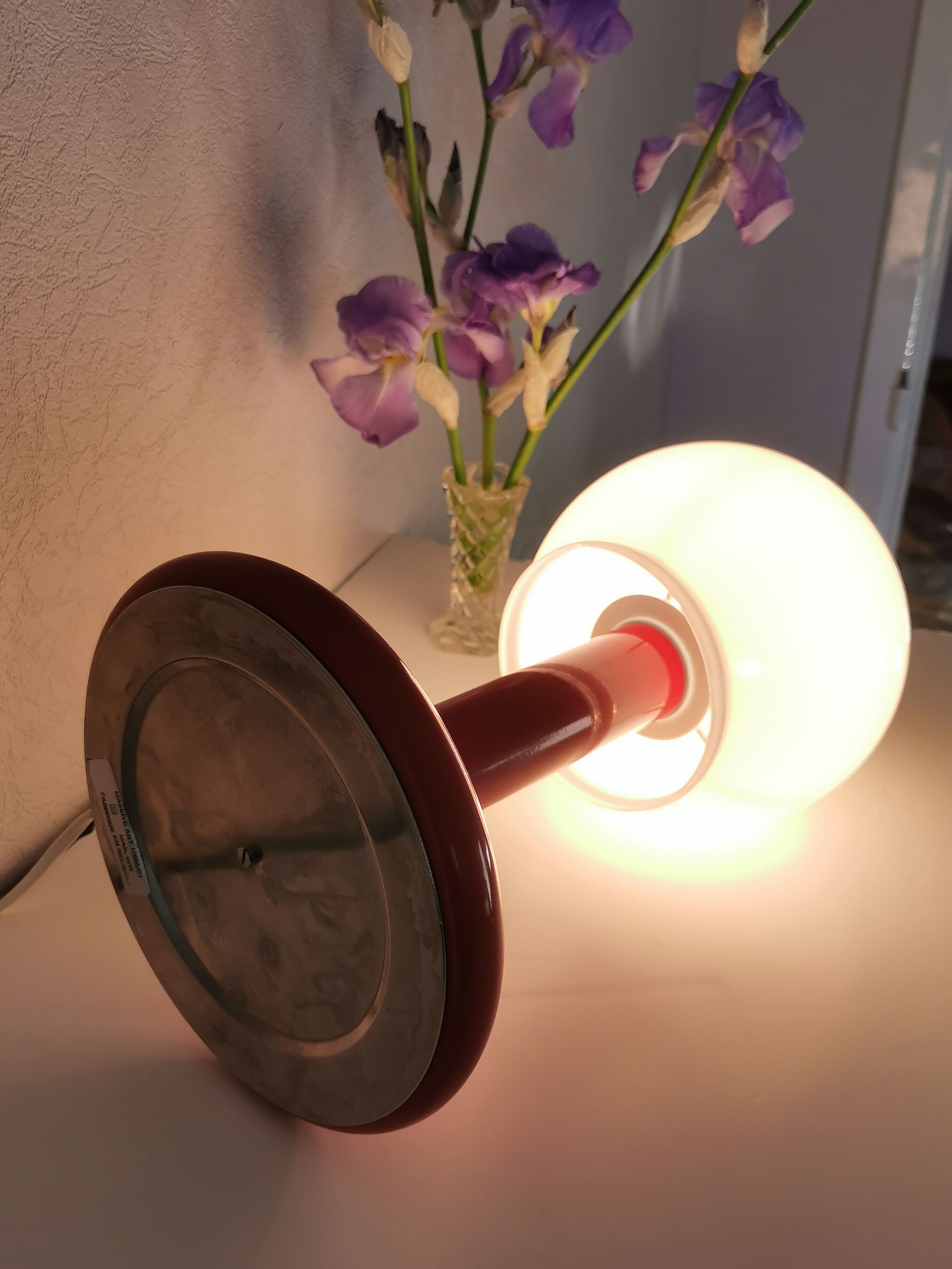 Mushroom lamp in lacquered steel and opaline, bubble gum, space age, 1970