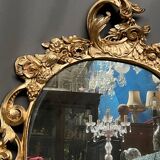 Miroir ancien en bois de style rococo. Noyer massif.