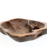 Plat brutaliste en bois gougé vintage