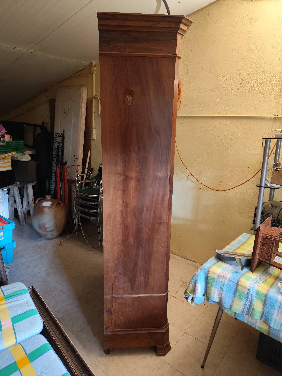 "Standing Man" Cabinet
