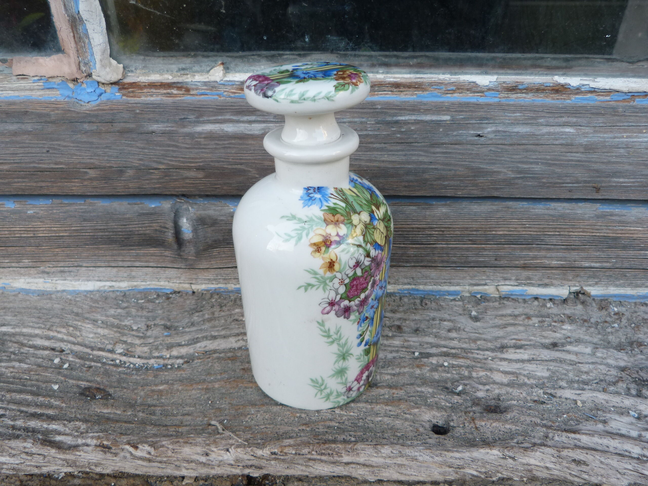 Flowered Paris porcelain toilet bottle