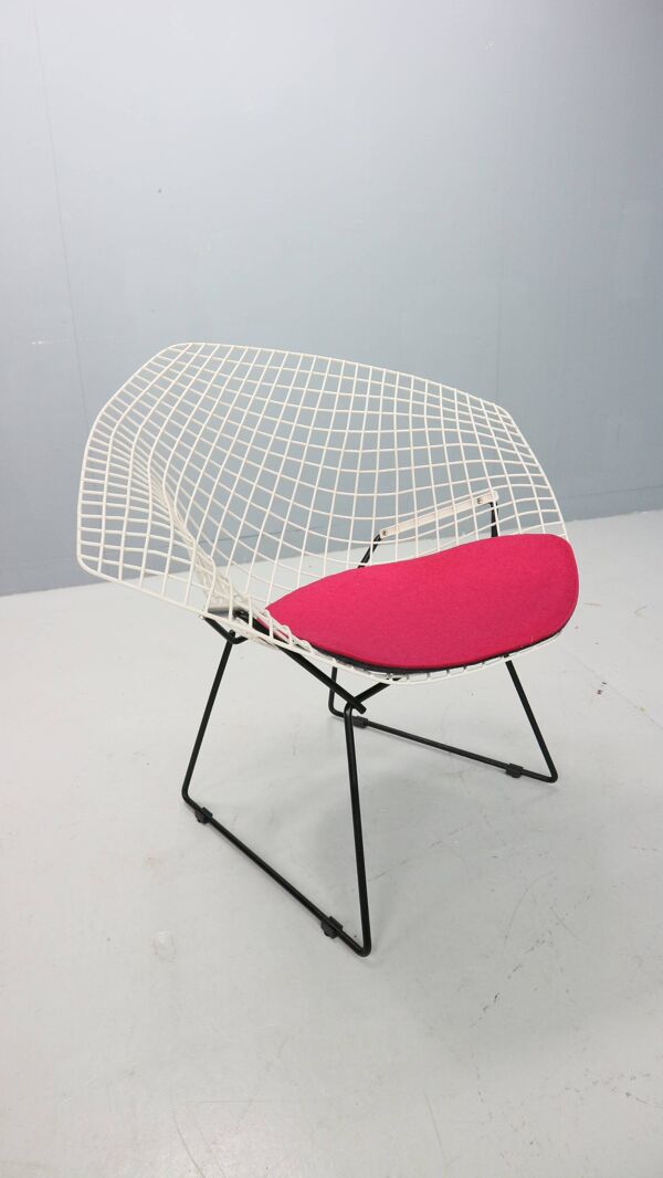 Chaise Diamond de Harry Bertoia en métal blanc et noir et assise neuve années 1960